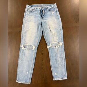 American Eagle Outfitters Light Wash Mom Jeans